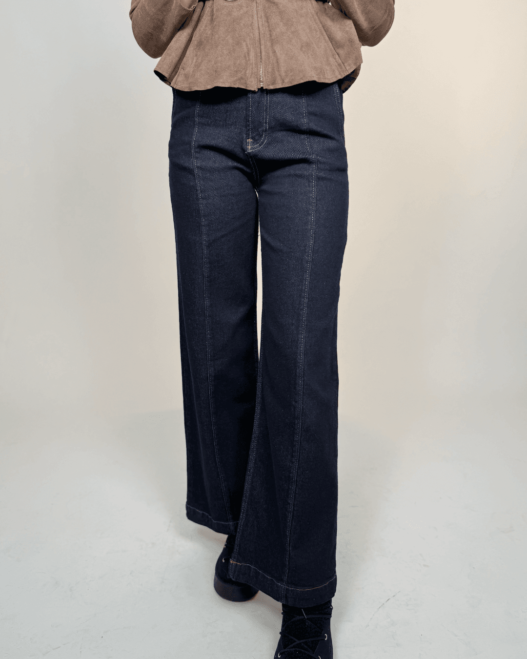 "Hlače Deep Indigo Fit – ženske tamno plave traper hlače"