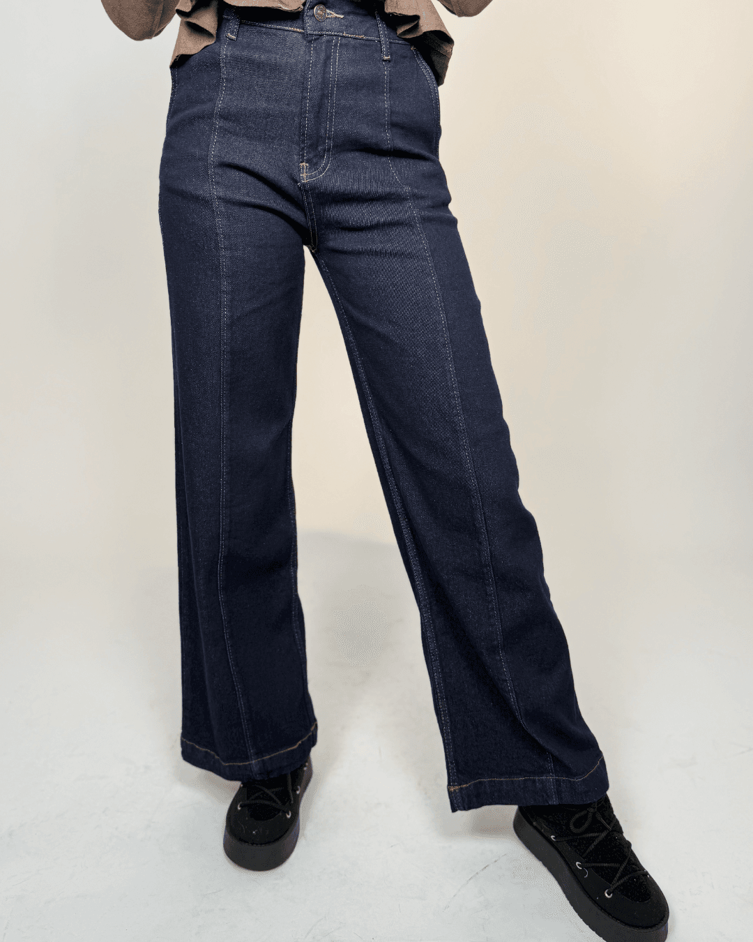 "Hlače Deep Indigo Fit – ženske tamno plave traper hlače"