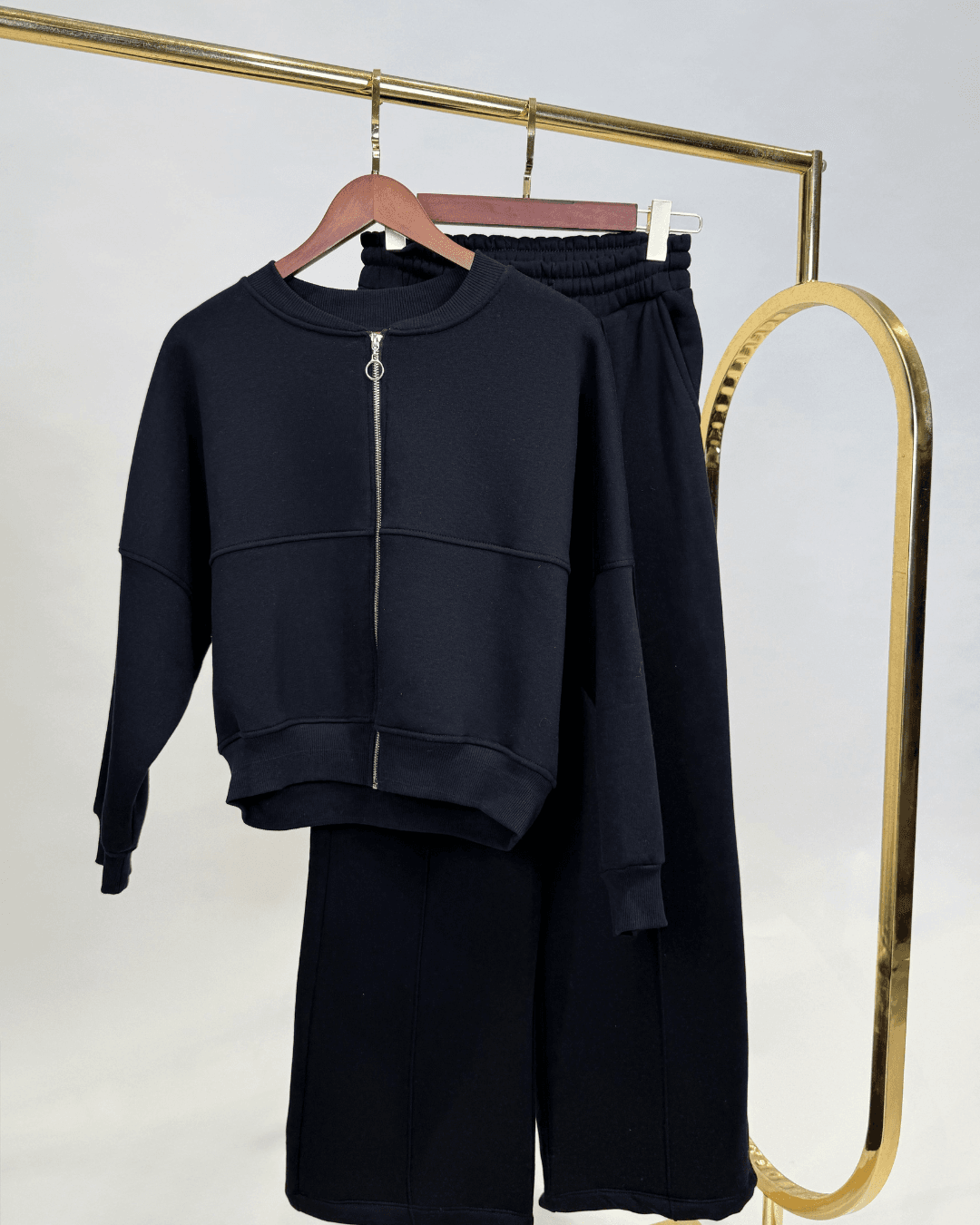 Crna ženska trenirka Mode Black od 100% pamuka s patentom