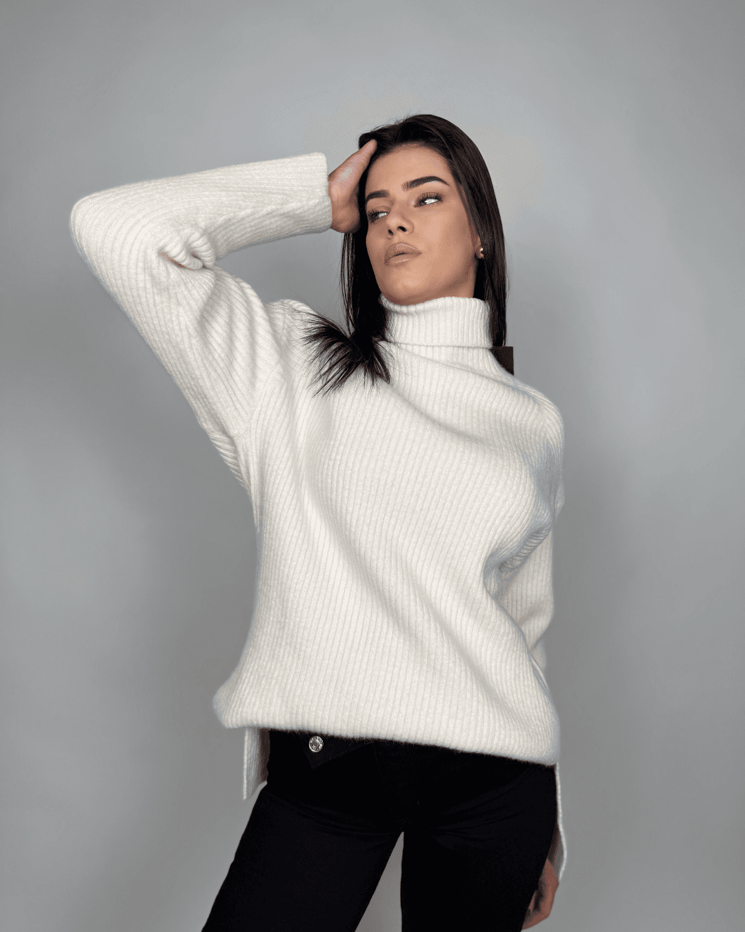 Vesta Soft Knit – White Cozy Turtleneck Sweater