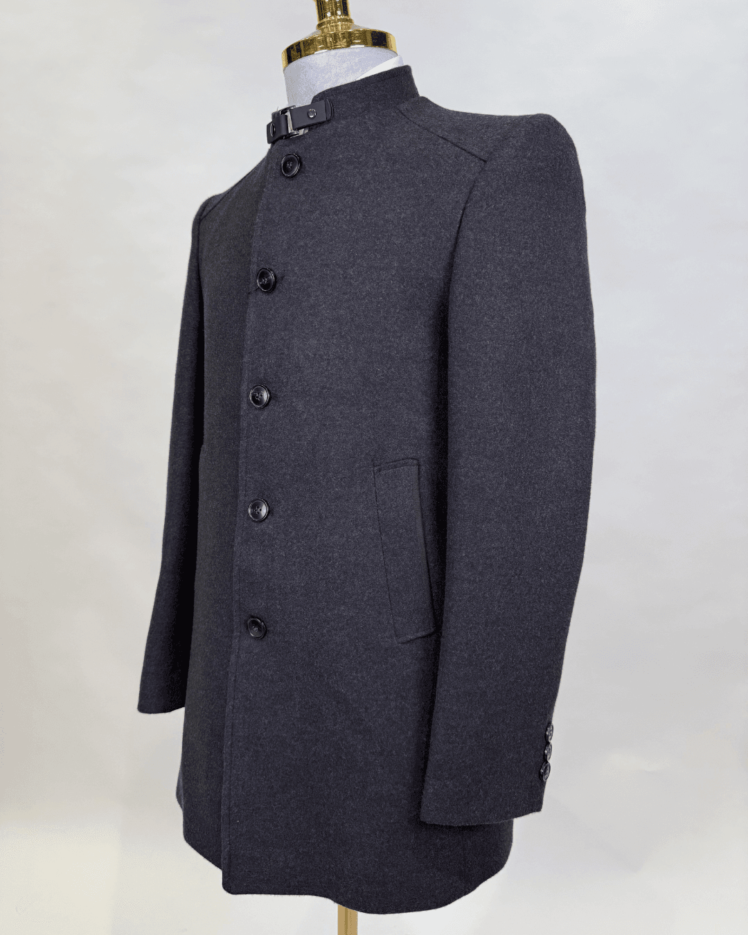 Sivi muški kaput Urban Grey – elegantan urbani stil