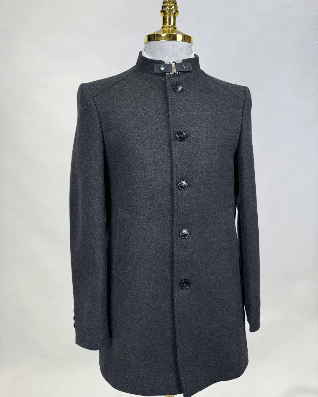 Sivi muški kaput Urban Grey – elegantan urbani stil