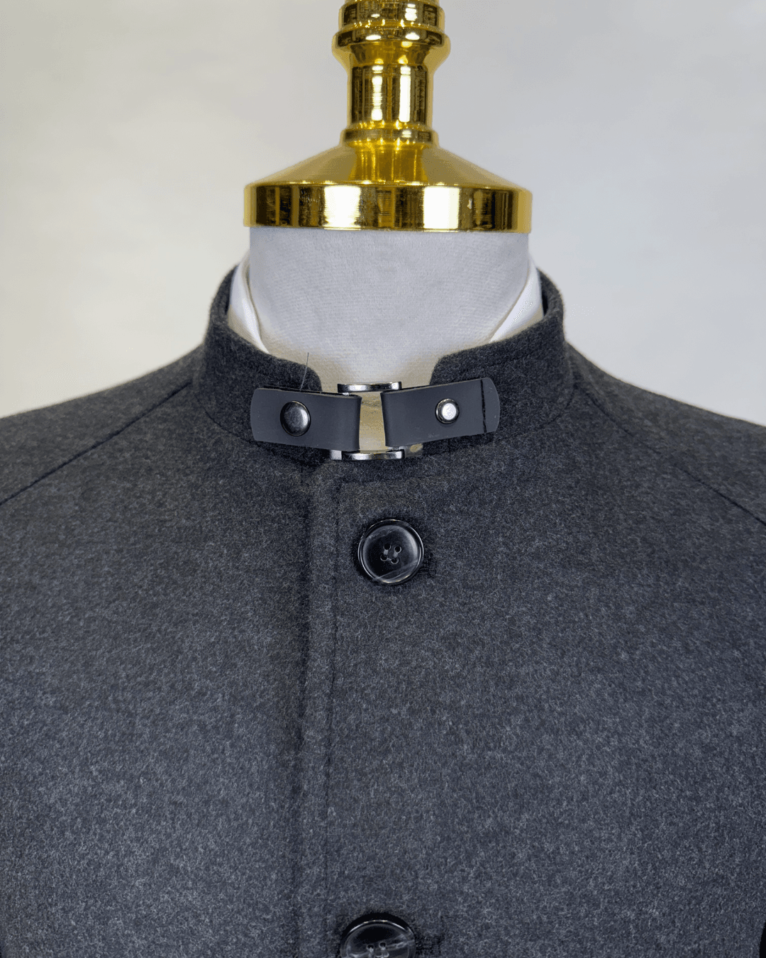 Sivi muški kaput Urban Grey – elegantan urbani stil