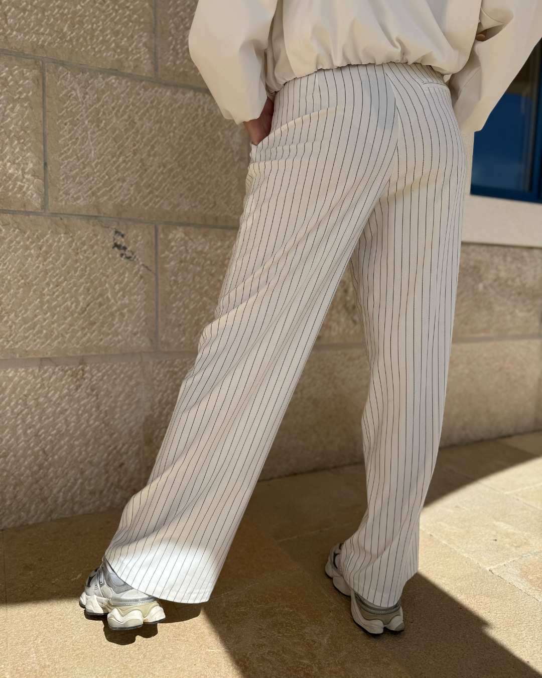 ženske prugaste hlače široke nogavice vezanje