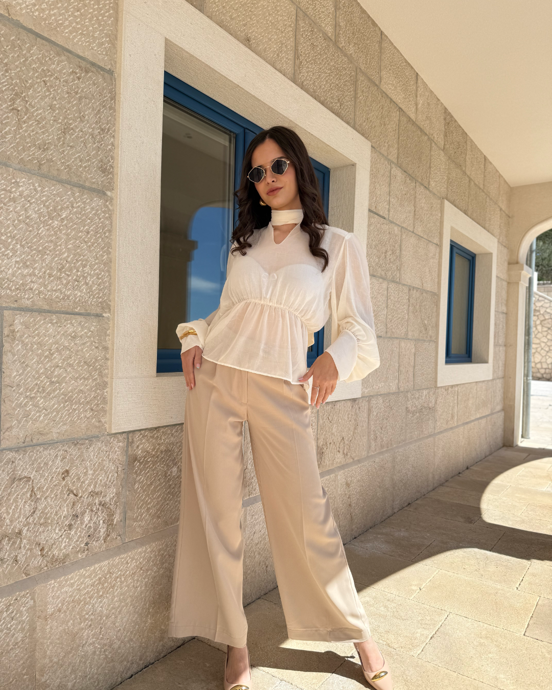 bež ženske hlače elegantni ravni kroj